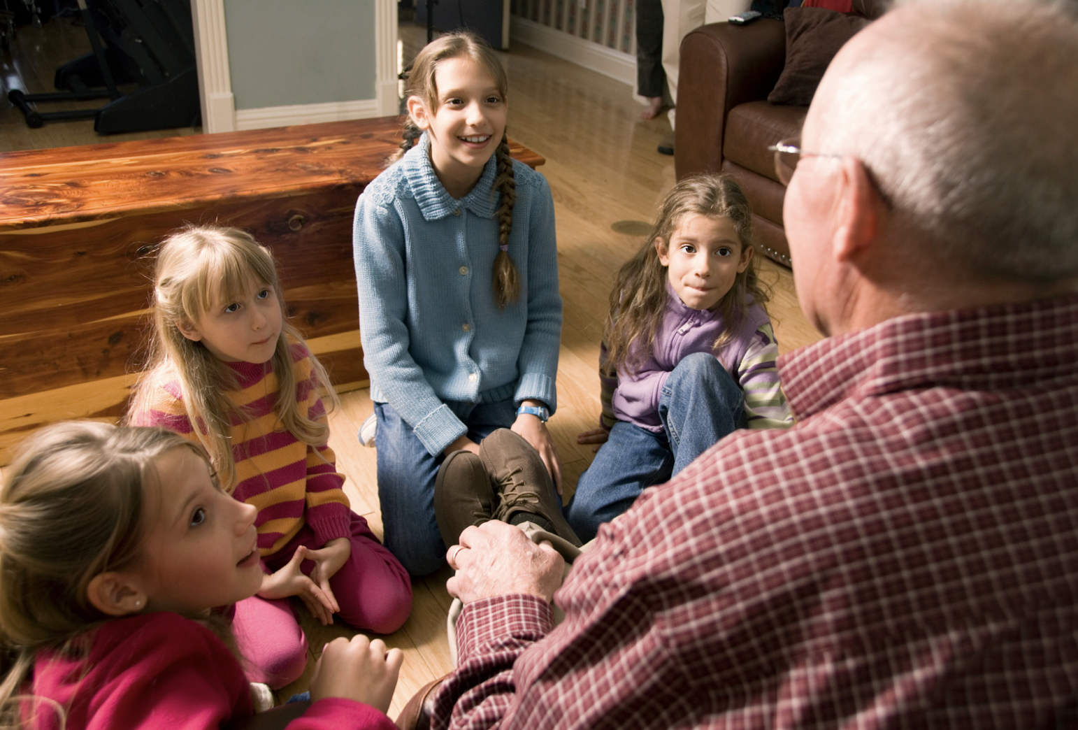 Read more about the article The Wonders of Storytelling for Dementia and Alzheimer’s Patients